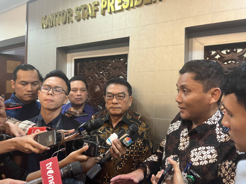 Kepala Staf Kepresidenan Moeldoko dan Komisioner BP Tapera Heru Pudyo Nugroho dalam konferensi pers di Kantor Staf Presiden (KSP), Jumat (31/5/2024). Foto: Ghinaa Rahmatika/kumparan
