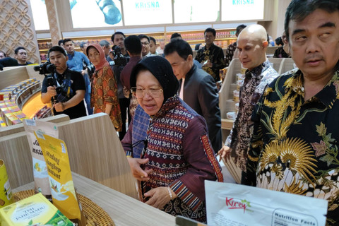 Mensos Tri Rismaharini saat pembukaan Krisna Oleh-Oleh Nusantara di Yogyakarta, Jumat (31/5/2024). Foto: Arfiansyah Panji Purnandaru/kumparan
