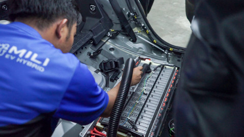 Pengecekan mobil hybrid di Dokter Mobil. Foto: Dokter Mobil