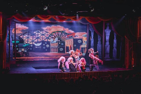 Ilustrasi Sebuah Pertunjukan Teater Mengalami Puncak Ketegangan, Apakah Istilah yang Digunakan untuk Menggambarkan Suasana Tersebut. Foto: dok. Unsplash/Yiran Ding