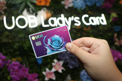 UOB Indonesia Hadirkan Desain Baru Kartu Lady's Card: Bunga Mawar Penuh Makna. Foto: dok. UOB Indonesia