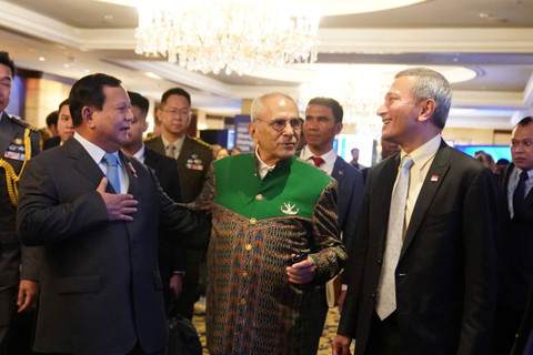 Momen Prabowo berbincang dengan Presiden Timor Leste Ramos Horta di sela-sela gelaran The International Institute for Strategic (IISS) Shangri-La Dialogue 2024 yang diadakan di Singapura. Foto: Dok. Humas Kemhan RI