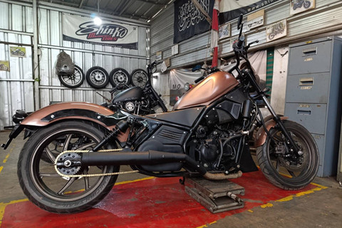 Proses custom motor dari bahan Yamaha XMAX garapan Kojay Garage. Foto: Fitra Andrianto/kumparan