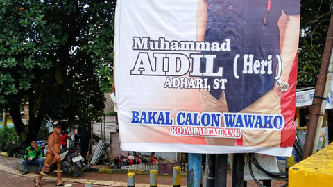 Spanduk bergambar bakal calon Wali Kota Palembang yang menampilkan wajah baru jelang pilkada Palembang, Sabtu (1/6) Foto: ary priyanto/urban id