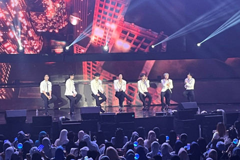 Penampilan BAE173 saat menggelar fan concert Polaris di Balai Sarbini, Jakarta, Sabtu (1/6/2024). Foto: Ela Nurlaela/kumparan