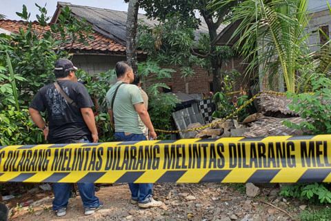 Kasat Reskrim Polres Metro Bekasi Kota, AKBP Muhamad Firdaus saat olah TKP kasus pembunuhan bocah 9 tahun di Bekasi. Foto: Dok. kumparan