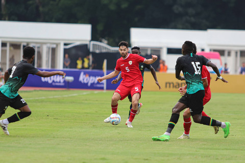 Timnas Indonesia Sandy Walsh pada laga persahabatan Indonesia vs Tanzania di Stadion Madya, Senayan, Jakarta, Minggu (2/6/2024). Foto: Iqbal Firdaus/kumparan