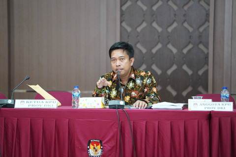 KPU DKI Jakarta menyerahkan hasil verifikasi administrasi calon perseorangan. Foto: Dok. KPU DKI