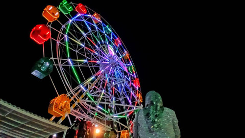 Salah satu item permainan yang menjadi wisata favorit masyarakat urban di Palembang, Minggu (2/6) Foto: ary priyanto/urban id