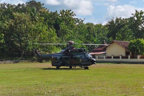 Helikopter yang ditumpangi Prabowo di Gunungkidul, Senin (3/6/2024). Foto: Arfiansyah Panji Purnandaru/kumparan