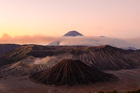 Salah Satu Keuntungan Letak Negara Indonesia secara Geologis adalah Memiliki Tanah yang Subur. Foto Hanya Ilustrasi. Sumber Foto: Unsplash.com/Pukpik