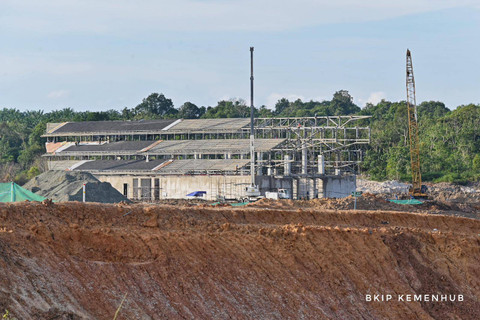 Menteri Perhubungan (Menhub), Budi Karya Sumadi mengecek progres pembangunan Bandara Ibu kota Nusantara (IKN), Senin (3/6). dok. Kemenhub