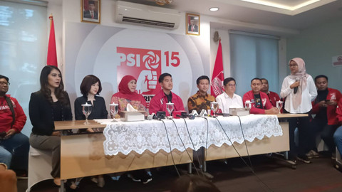 Konferensi pers terkait penyerahan rekomendasi kepada Cagub-Cawagub Jawa Timur, Khofifah Indar Parawansa dan Emil Dardak oleh Ketum PSI, Kaesang Pangarep di kantor DPP PSI, Jakarta Pusat, Selasa (4/6/2024). Foto: Fadlan Nuril Fahmi/kumparan