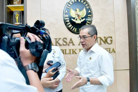 Badan Pemeriksa Keuangan (BPK) menyerahkan laporan hasil pemeriksaan (LHP) investigatif atas Pengelolaan Keuangan PT Indofarma Tbk kepada Kejaksaan Agung Republik Indonesia, di Kantor Kejaksaan Agung, Jakarta, Senin (20/5/2024). Foto: Dok. BPK RI