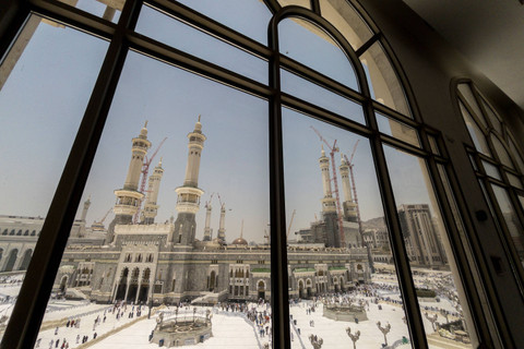 Suasana Masjidil Haram usai pelaksanaan shalat zuhur di Makkah, Arab Saudi, Selasa (4/6/2024). Foto: Sigid Kurniawan / ANTARA FOTO