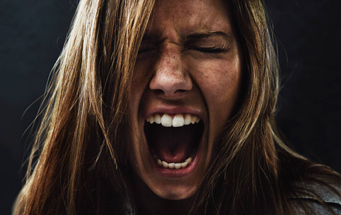 Ilustrasi perempuan berteriak. Foto: PeopleImages.com - Yuri A/Shutterstock