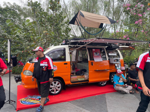 Daihatsu Zebra Espass 1996 dimodifikasi menjadi campervan milik Yoga Mulyantono asal Cimahi.  Foto: Sena Pratama/kumparan