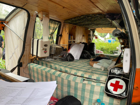 Daihatsu Zebra Espass 1996 dimodifikasi menjadi campervan milik Yoga Mulyantono asal Cimahi.  Foto: Sena Pratama/kumparan
