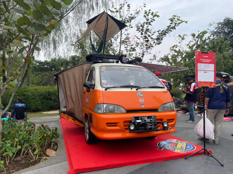 Daihatsu Zebra Espass 1996 dimodifikasi menjadi campervan milik Yoga Mulyantono asal Cimahi.  Foto: Sena Pratama/kumparan