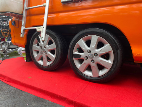 Daihatsu Zebra Espass 1996 dimodifikasi menjadi campervan milik Yoga Mulyantono asal Cimahi.  Foto: Sena Pratama/kumparan