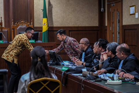 Bendahara Umum Partai NasDem Ahmad Sahroni saat menjadi saksi pada persidangan kasus pemerasan dan gratifikasi di Kementerian Pertanian dengan terdakwa Syahrul Yasin Limpo di Pengadilan Tipikor, Jakarta, Rabu (5/6/2024). Foto: Galih Pradipta/ANTARA FOTO