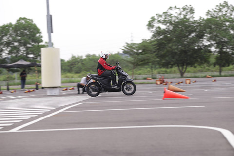 First ride Honda BeAT 2024 di Astra Honda Motor Safety Riding & Training Center Cikarang, Kabupaten Bekasi. Foto: dok. AHM