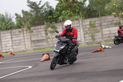 First ride Honda BeAT 2024 di Astra Honda Motor Safety Riding & Training Center Cikarang, Kabupaten Bekasi. Foto: dok. AHM