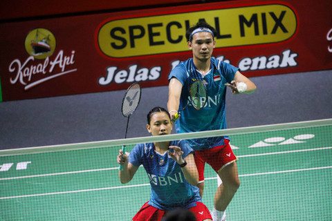 Ganda campuran Indonesia Rinov Rivaldy/Pitha Haningtyas melawan ganda campuran Taiwan Yang Po-Hsuan/Hu Ling Fang pada Indonesia Open 2024, di Istora Senayan, Jakarta, Rabu (5/6/2024). Foto: Iqbal Firdaus/kumparan