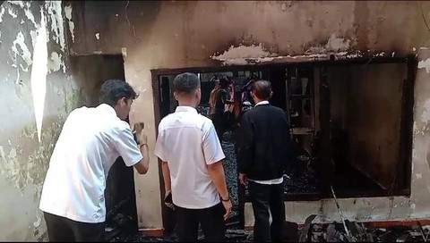 Dua rumah warga di Bandar Lampung kebakaran akibat lilin. | Foto: Dok Damkarmat kota Bandar Lampung