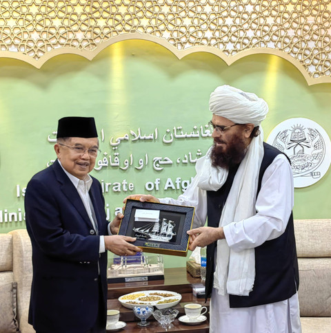 Jusuf Kalla saat melakukan pertemuan dengan Menteri Urusan Haji Afghanistan Maulwi Noor Muhammad Syaqib  Foto: Dok. Istimewa
