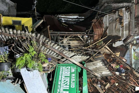 Kondisi salah satu rumah rusak berat akibat terdampak pipa PDAM yang jebol di Kelurahan Maleer, Kecamatan Batunggal, Kota Bandung, Jawa Barat, Rabu (5/6/2024). Foto: Rubby Jovan/ANTARA
