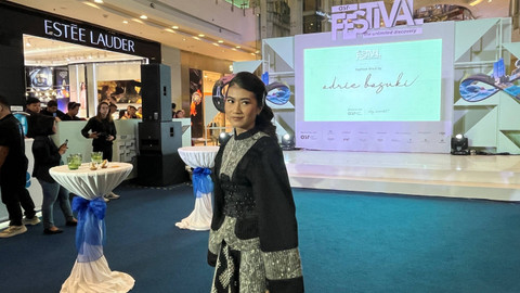 Peragaan busana ramah lingkungan Ascott ASR Festival yang berkolaborasi dengan Adrie Basuki. Foto: Gitario Vista Inasis/kumparan