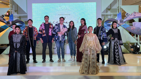 Peragaan busana ramah lingkungan Ascott ASR Festival yang berkolaborasi dengan Adrie Basuki. Foto: Gitario Vista Inasis/kumparan