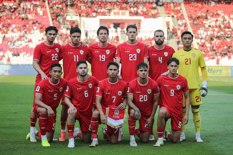 Pemain Timnas Indonesia berfoto sebelum bermain dengan Timnas Irak pada pertandingan Ronde Kedua Kualifikasi Piala Dunia 2026 di Stadion Utama Gelora Bung Karno, Jakarta, Kamis (6/6/2024). Foto: Aditia Noviansyah/kumparan