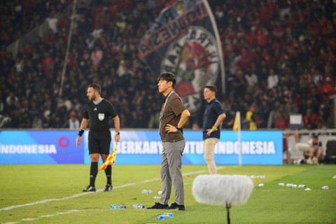 Pelatih Timnas Indonesia Shin Tae-yong pada pertandingan Ronde Kedua Kualifikasi Piala Dunia 2026 di Stadion Utama Gelora Bung Karno, Jakarta, Kamis (6/6/2024).   Foto: Aditia Noviansyah/kumparan