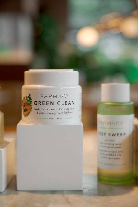 Brand skin care asal AS Farmacy resmi dirilis di Indonesia, di Ashta District 8 Jakarta, pada Senin (3/6/2024). Foto: Dok. LuxAsia