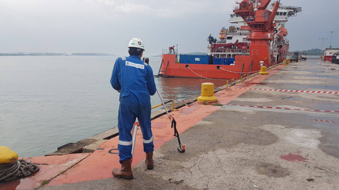 Ilustrasi pekerja PT Atlantis Subsea Indonesia Tbk (ATLA). Foto: ATLA