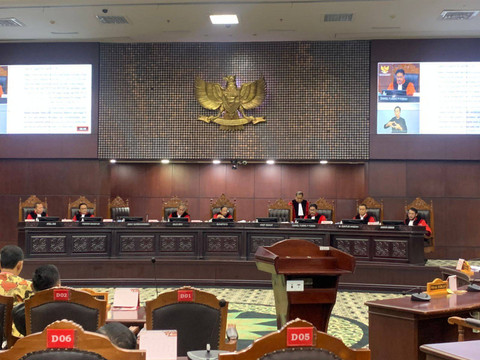 Suasana hari kedua sidang putusan sengketa hasil Pileg di ruang sidang utama MK, Jakarta, Jumat (7/6/2024). Foto: Luthfi Humam/kumparan