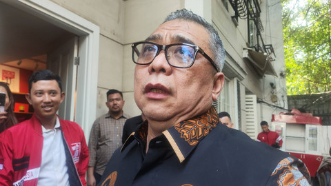 Ahmad Ali tiba di DPP PSI, Tanah Abang, Jakarta Pusat, Jumat (7/6). Foto: Jonathan Devin/kumparan