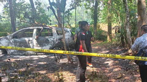 Mobil bewarna putih yang jadi sasaran amuk massa main hakim sendiri di Kabupaten Pati, Jawa Tengah, Jumat (7/6/2024). Foto: Dok. Istimewa