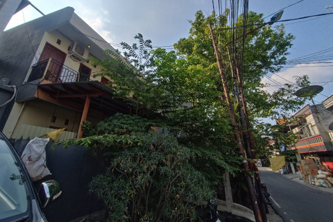 Suasana rumah duka BH, bos rental mobil yang jadi korban main hakim sendiri di Pati, di bilangan Cempaka Baru, Kemayoran, Jakarta Pusat, Sabtu (8/6/2024). Foto: Hedi/kumparan
