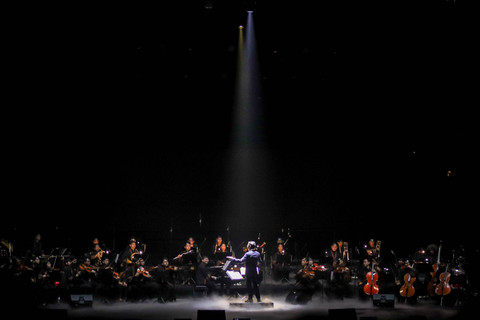Konser anime bertajuk 'An Anime Symphony: Resonance' dipersembahkan oleh Jakarta Concert Orchestra di JIExpo Convention Center & Theatre, Kemayoran, Jakarta, Sabtu (8/6/2024). Foto: Jamal Ramadhan/kumparan