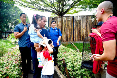 Momen wisata edukasi Presiden Jokowi dan Ibu Iriana beserta cucunya, Jan Ethes Srinarendra dan La Lembah Manah, di Taman Mini Indonesia Indah (TMII), Jakarta, Sabtu (8/6/2024). Foto: Rusman/Biro Pers Sekretariat Presiden