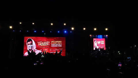 Putri Ariani jadi pembuka di konser Alan Walker yang digelar di Phantom PIK 2, Jakarta Utara, Sabtu (8/6/2024). Foto: Giovanni/kumparan