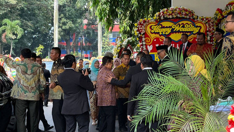 Wakil Presiden RI ke 10 dan 12 Jusuf Kalla hadir di pernikahan putri Presiden PKS, Ahmad Syaikhu di Balai Komando Jakarta Timur, Minggu (9/6/2024). Foto: Haya Syahira/kumparan