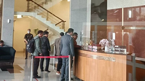 Sekjen PDIP Hasto Kristiyanto tiba untuk menjalani pemeriksaan di Gedung KPK, Jakarta, Senin (10/6/2024). Foto: Hedi/kumparan