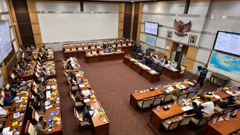 Komisi I DPR RI menggelar rapat dengan Menkominfo Budi Arie di Gedung Parlemen, Senayan, Jakarta, Senin (10/6/2024). Foto: Haya Syahira/kumparan