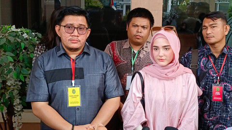 Yasmine Ow Usai Hadiri Sidang Cerai Perdana di Pengadilan Agama Cibinong Foto: Aprilandika Pratama/kumparan