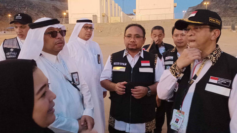 Menag meninjau persiapan fasilitas di Arafah, Muzdalifah dan Mina (Armuzna) jelang puncak haji, Selasa (11/6/2024) Waktu Arab Saudi.  Foto: dok MCH 2024 