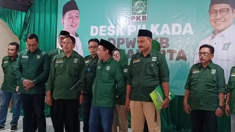 Ketua DPW PKB DKI Jakarta, Hasbiallah Ilyas mengumumkan Anies Baswedan diusung menjadi Cagub DKI Jakarta oleh DPW PKB DKI Jakarta, Jakarta Timur, Rabu (12/6/2024).  Foto: Fadlan Nuril Fahmi/kumparan